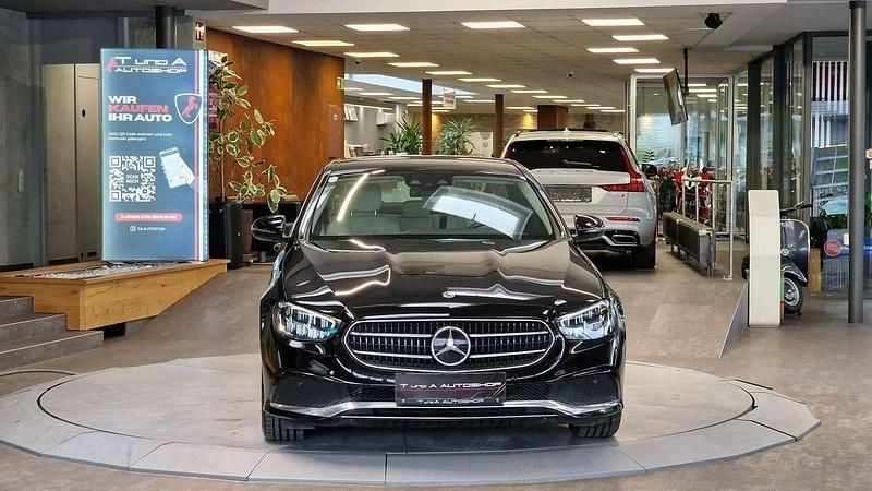 Gebraucht Mercedes E220 Advantage 194 PS (142 kW) 2020 Schwarz Limousine