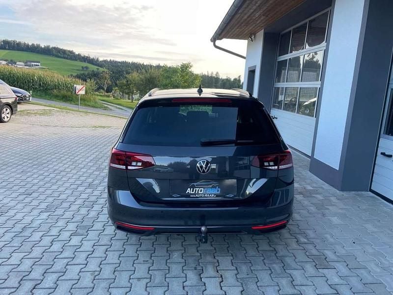 Gebraucht VW Passat Business 122 PS (89 kW) 2022 Grau Kombi