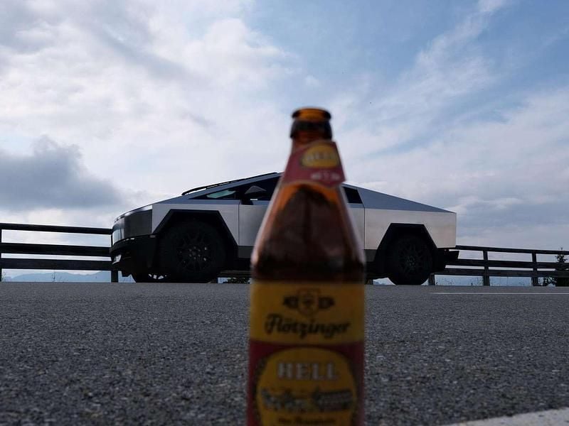 Gebraucht Tesla Cybertruck 441 kW (600 PS) 2024 Grau Abholung