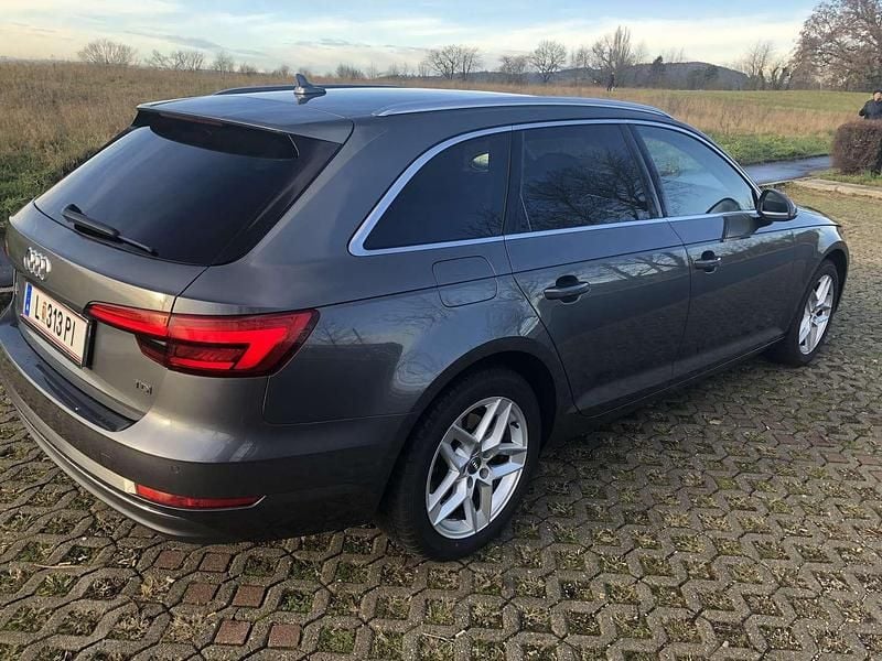 Gebraucht Audi A4 Sport 190 PS (139 kW) 2017 Grau Kombi