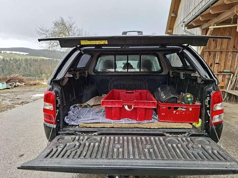 Gebraucht Mitsubishi L200 154 PS (113 kW) 2016 Schwarz Abholung