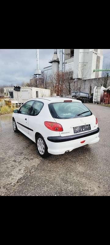 Gebraucht Peugeot 206 54 PS (39 kW) 2000 Weiß Limousine