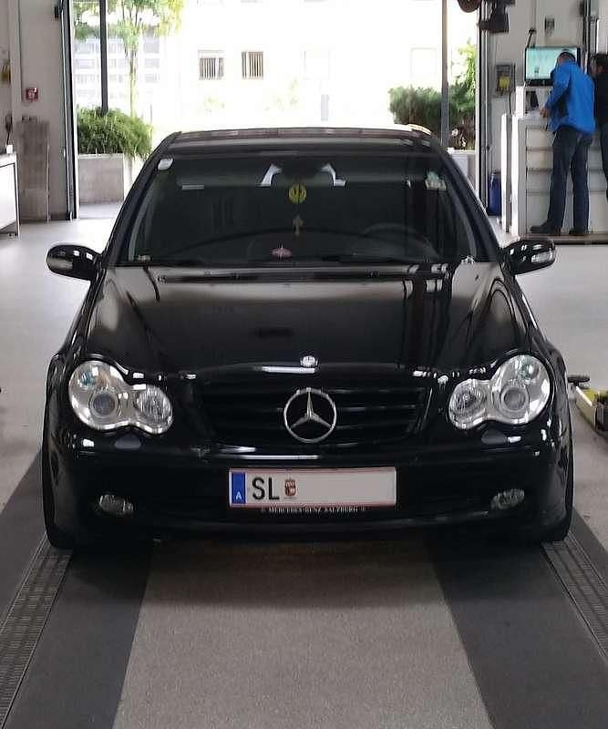 Gebraucht Mercedes C200 Classic 116 PS (85 kW) 2001 Schwarz Limousine