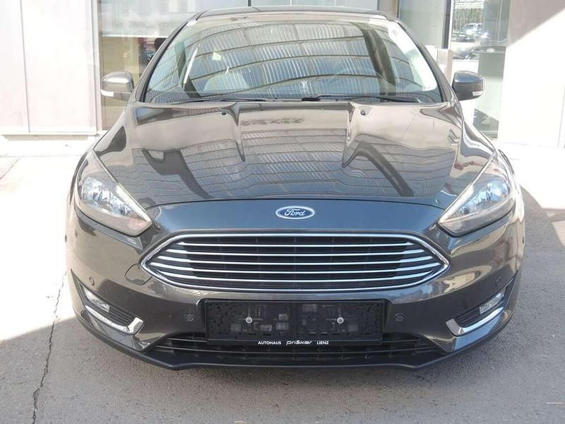 Gebraucht Ford Focus Titanium 101 PS (74 kW) 2017 Grau Limousine