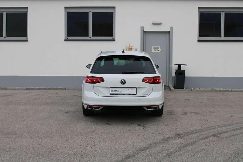 Gebraucht VW Passat Elegance 200 PS (147 kW) 2022 Weiß Kombi