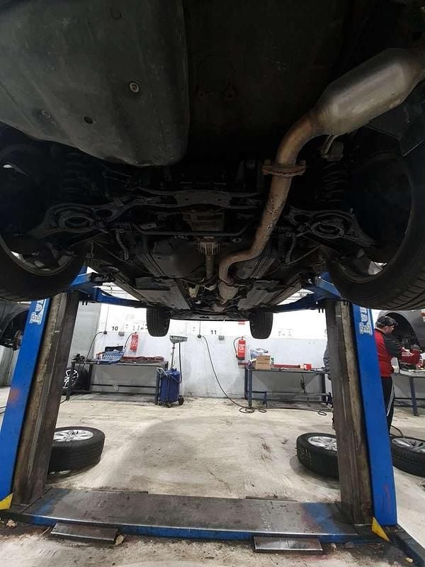 Schwarz Gebraucht 2010 Mazda CX-7 High SUV | € 6.890 (Fairer Preis) - Bild 1/4