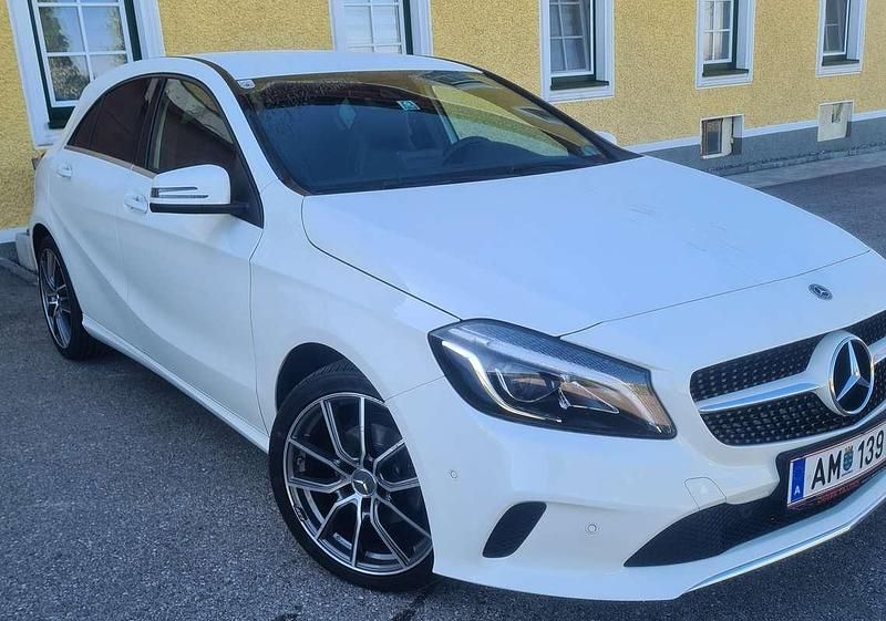 Weiß Gebraucht 2018 Mercedes A180 Kleinwagen | € 16.300 (Fairer Preis) - Bild 1/4