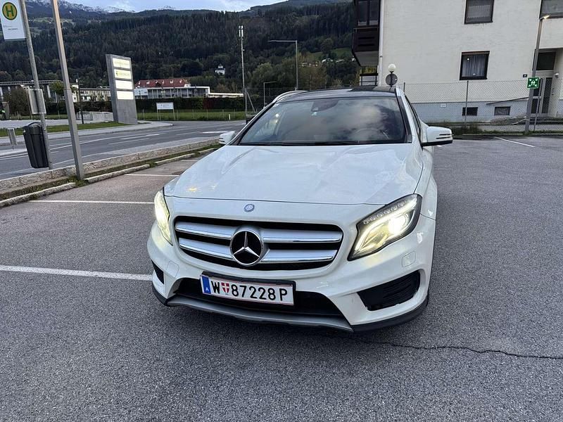 Gebraucht 2015 Mercedes GLA200 SUV | € 15.000 (Teuer) - Bild 1/4