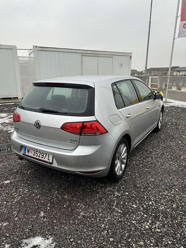 Gebraucht VW Golf VII LOUNGE 110 PS (80 kW) 2015 Limousine