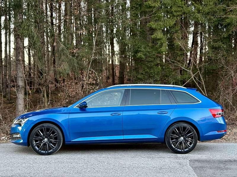 Gebraucht Skoda Superb Style 190 PS (139 kW) 2019 Blau Kombi