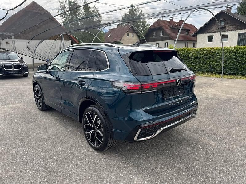 Gebraucht VW Tiguan Sport 204 PS (150 kW) 2025 Dunkelblau  metallic SUV