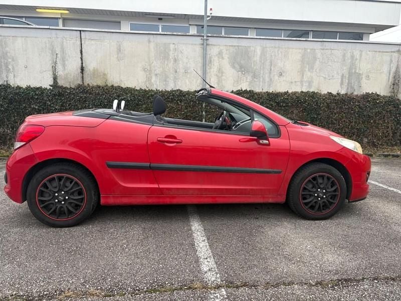 Gebraucht Peugeot 207 CC Active 120 PS (88 kW) 2011 Rot Cabrio