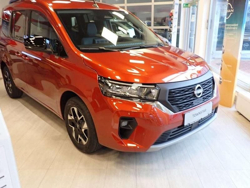 Braun Gebraucht 2025 Nissan Townstar Tekna Van | € 34.900 (Teuer) - Bild 1/4