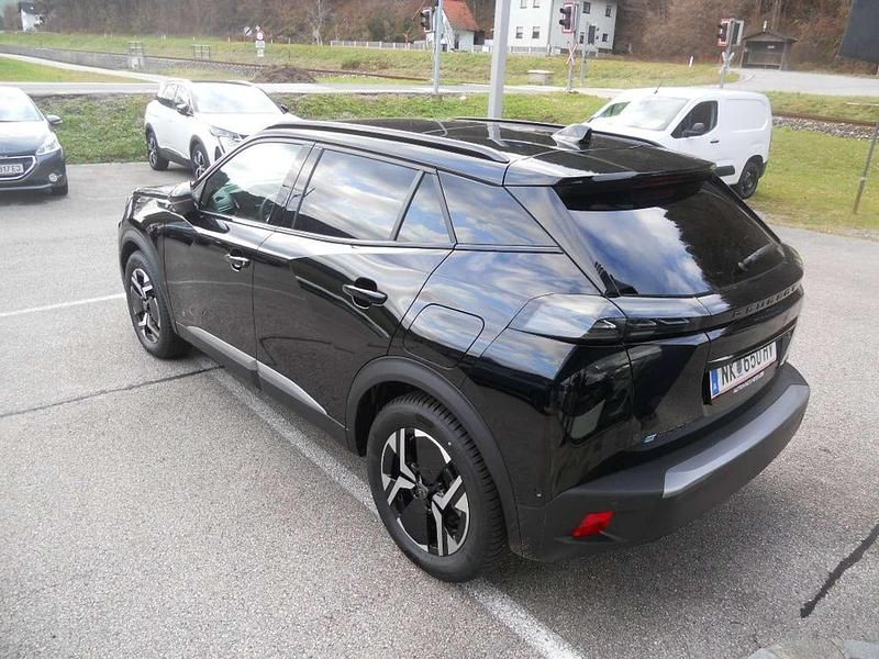 Neu Peugeot e-2008 GT 106 kW (145 PS) 2025 Schwarz SUV