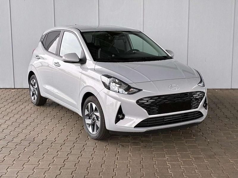 Neu Hyundai i10 Premium 79 PS (58 kW) 2025 Grau Kleinwagen
