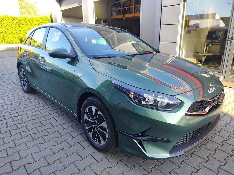 Neu Kia Ceed 140 PS (102 kW) 2025 Grün Kleinwagen