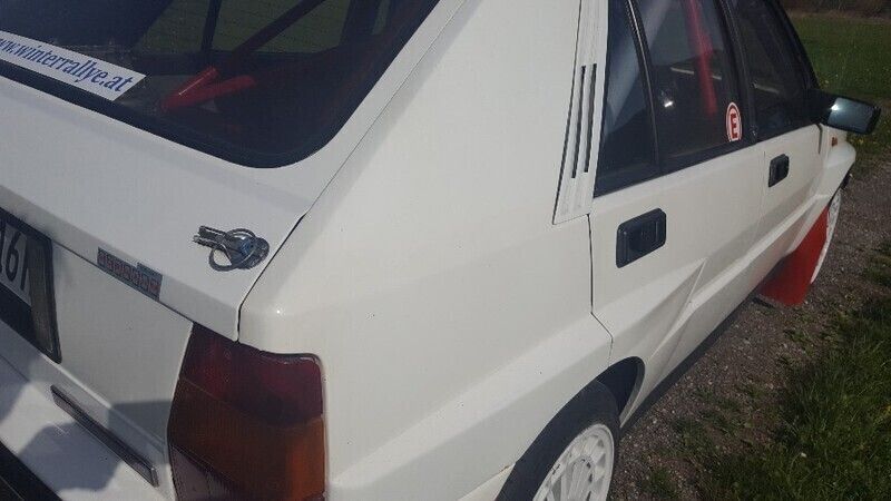 Gebraucht Lancia Delta 265 PS (194 kW) 1988 Weiß Kleinwagen