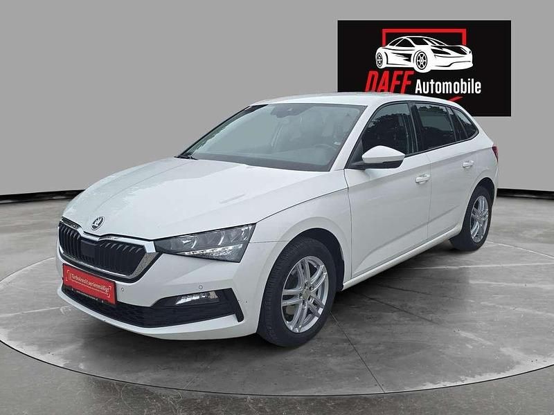 Weiß Gebraucht 2019 Skoda Scala Ambition Kleinwagen | € 12.490 - Bild 1/4