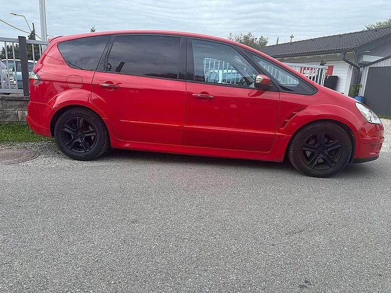 Gebraucht Ford S-MAX Titanium 170 PS (125 kW) 2010 Rot Van / Kleinbus