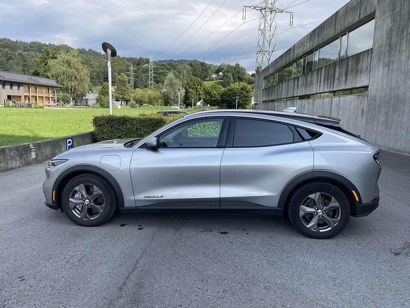 Silber Gebraucht 2022 Ford Mustang Mach-E Extended Range SUV | € 31.000 (Fairer Preis) - Bild 1/4