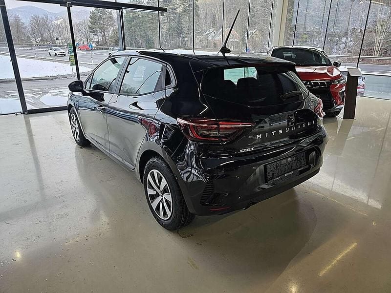 Neu Mitsubishi Colt Invite 91 PS (66 kW) 2025 Schwarz Limousine