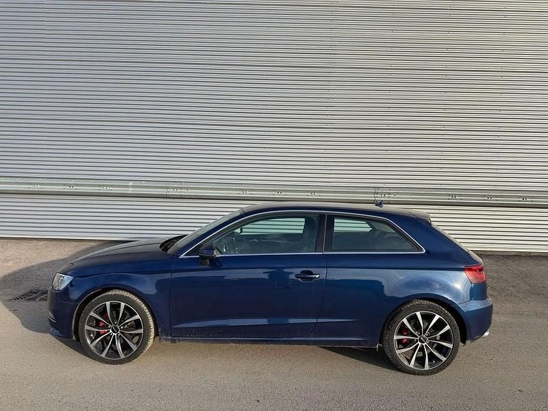 Gebraucht Audi A3 Ambiente 122 PS (89 kW) 2013 Blau Kleinwagen