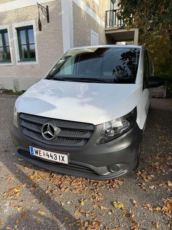 Weiß Gebraucht 2021 Mercedes Vito Van | € 22.300 (Teuer) - Bild 1/4
