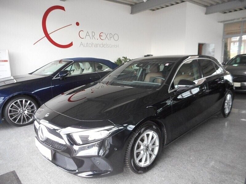 Schwarzmet./telefon Gebraucht 2014 Mercedes A180 Kleinwagen | € 23.802 - Bild 1/4