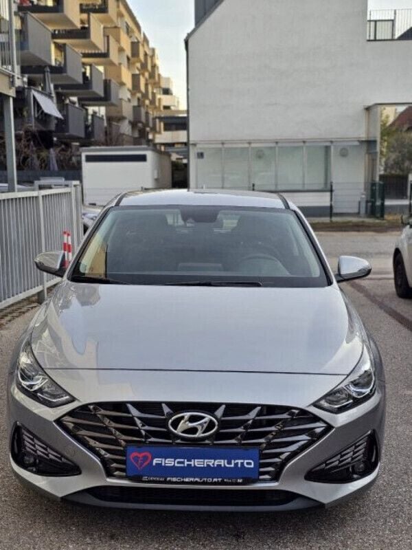 Gebraucht Hyundai i30 120 PS (88 kW) 2023 Serenity white