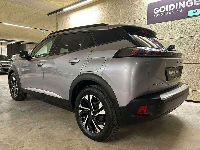 Gebraucht Peugeot e-2008 Allure 100 kW (136 PS) 2022 Grau SUV