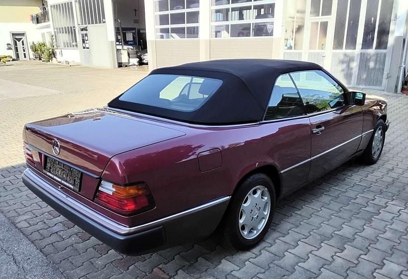 Gebraucht Mercedes E300 220 PS (161 kW) 1993 Rot Cabrio