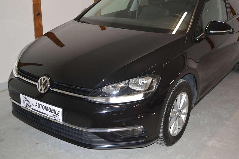 Gebraucht VW Golf VII 86 PS (63 kW) 2018 Schwarz Kleinwagen