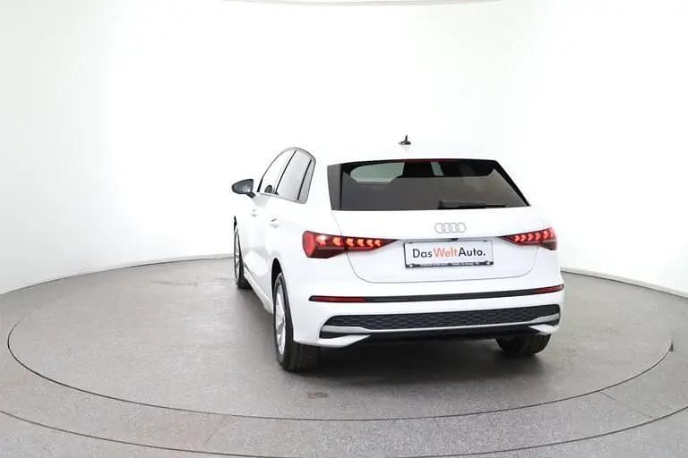 Neu Audi A3 Ambiente 116 PS (85 kW) 2025 Weiss  normal Limousine