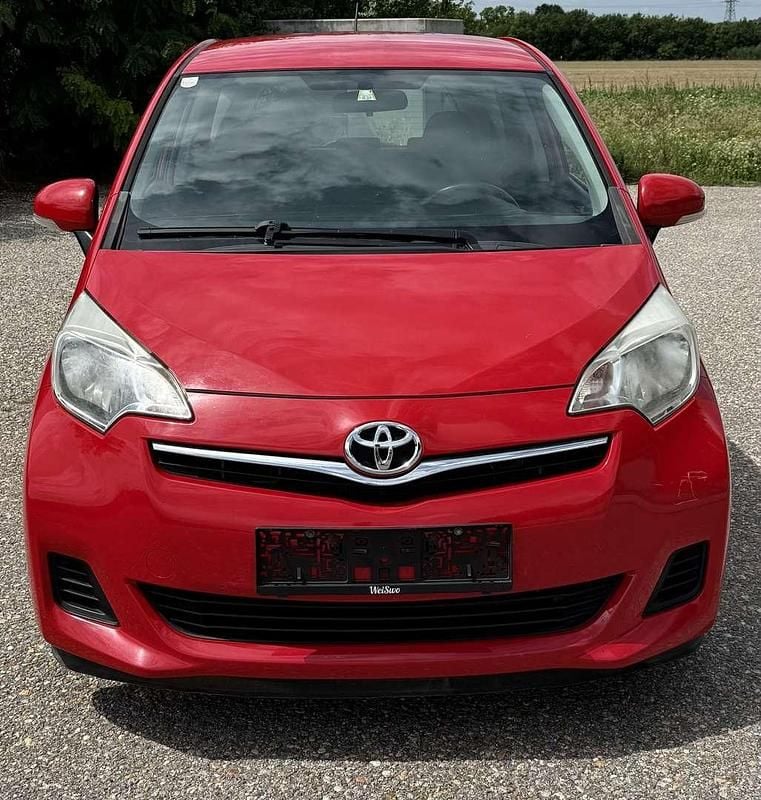 Gebraucht 2012 Toyota Verso-S Active Van / Kleinbus | € 6.900 - Bild 1/4