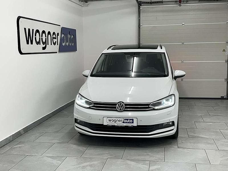 Weiß Gebraucht 2019 VW Touran Van / Kleinbus | € 19.900 (Fairer Preis) - Bild 1/4