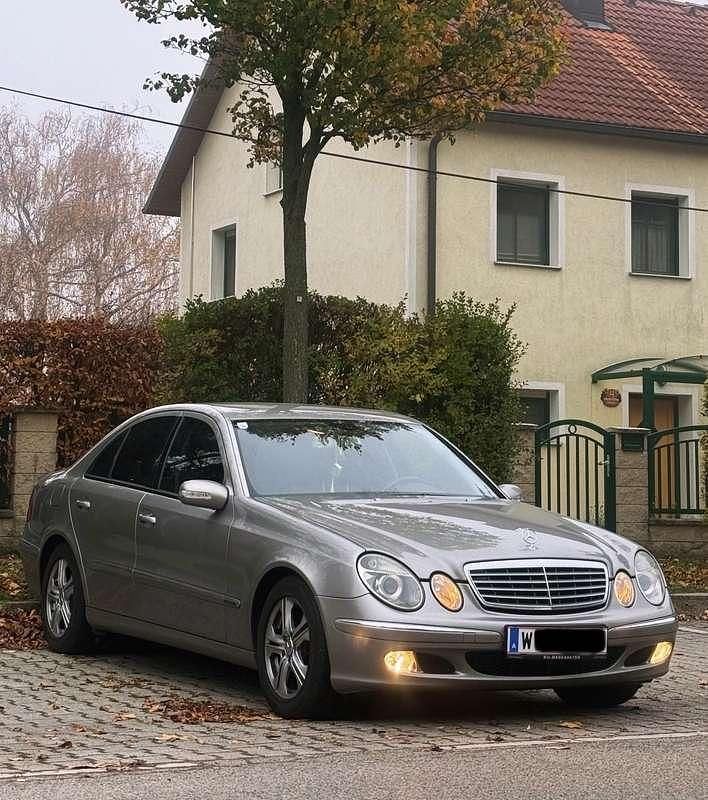 Grau Gebraucht 2004 Mercedes E220 Limousine | € 5.500 (Etwas zu teuer) - Bild 1/4