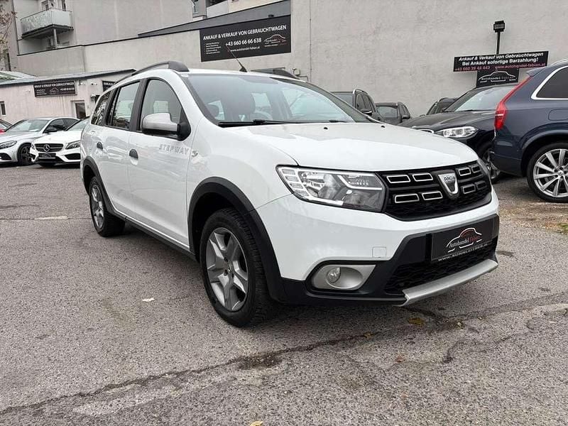 Weiß Gebraucht 2018 Dacia Logan MCV Stepway Kombi | € 5.999 (Fairer Preis) - Bild 1/4