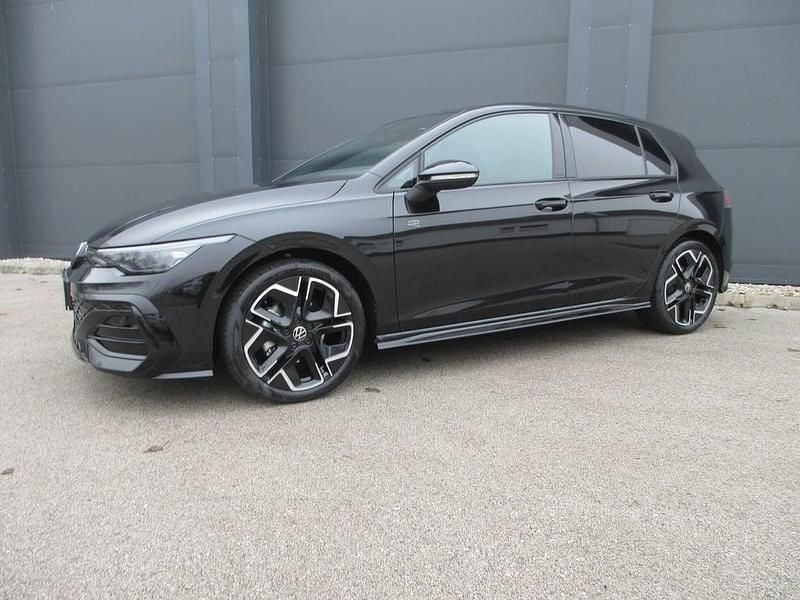 Neu VW Golf VIII Sport 115 PS (84 kW) 2026 Schwarz  metallic