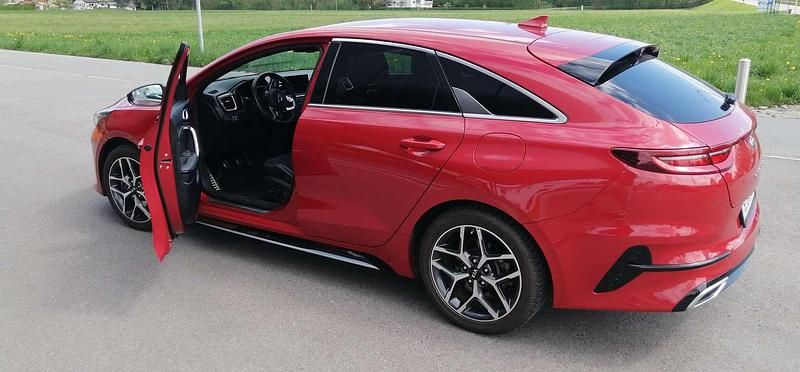 Rot Gebraucht 2019 Kia ProCeed GT-Line Kleinwagen | € 20.000 (Fairer Preis) - Bild 1/4