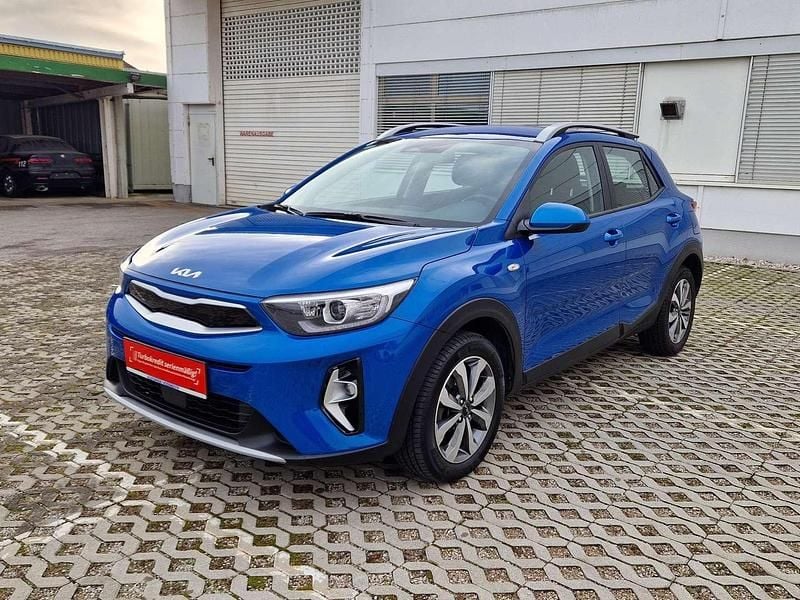 Blau Gebraucht 2022 Kia Stonic Silver SUV | € 14.992 (Guter Preis) - Bild 1/4