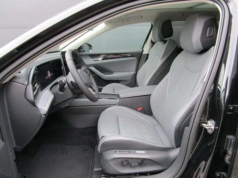 Gebraucht VW Passat Elegance 150 PS (110 kW) 2024 Schwarz  metallic Kombi