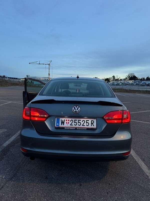 Gebraucht VW Jetta Trendline 105 PS (77 kW) 2011 Limousine