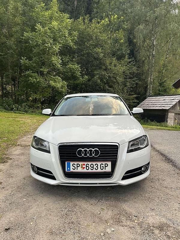 Gebraucht Audi A3 105 PS (77 kW) 2012 Limousine