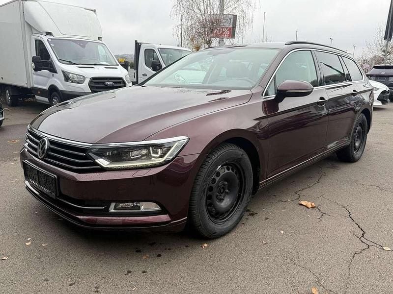 Rot Gebraucht 2018 VW Passat Comfortline Kombi | € 9.600 (Guter Preis) - Bild 1/4