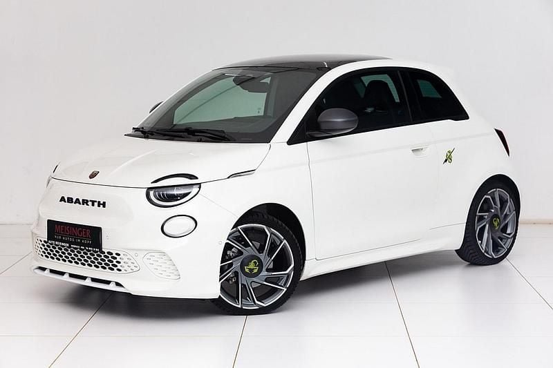 Weiß Gebraucht 2025 Abarth 500e Scorpionissima Kleinwagen | € 43.000 - Bild 1/4