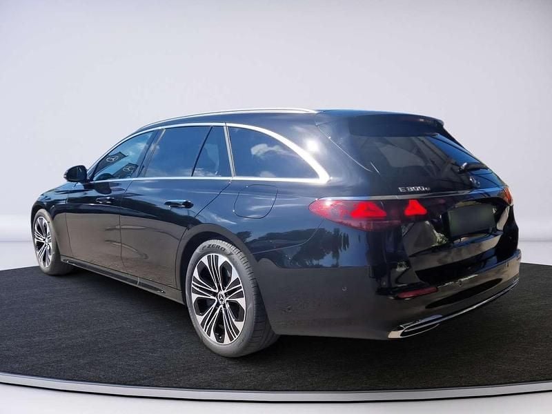 Gebraucht Mercedes E300 204 PS (150 kW) 2024 Schwarz Kombi