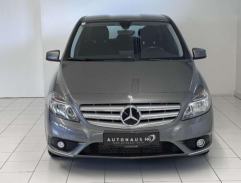 Gebraucht Mercedes B180 109 PS (80 kW) 2013 Grau Van / Kleinbus