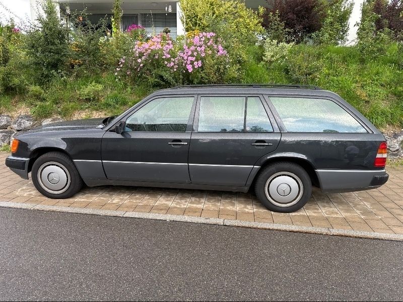 Schwarz Gebraucht 1991 Mercedes E300 Kombi | € 18.500 - Bild 1/4