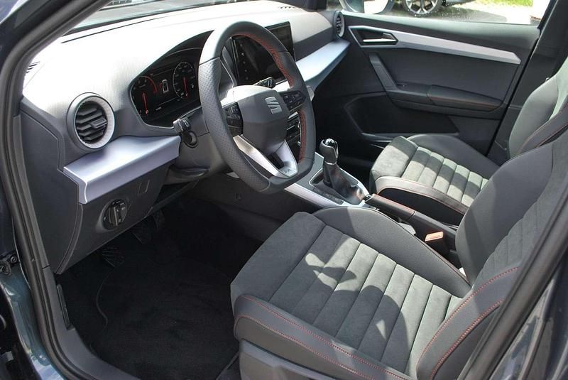 Gebraucht Seat Arona FR 95 PS (69 kW) 2025 Grau SUV