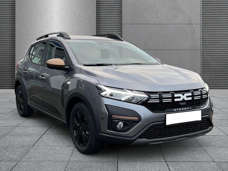 Neu Dacia Sandero Extreme 91 PS (66 kW) 2025 Grau SUV